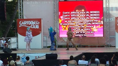 Cosplay un po' particolare di Lamù sul palco 1