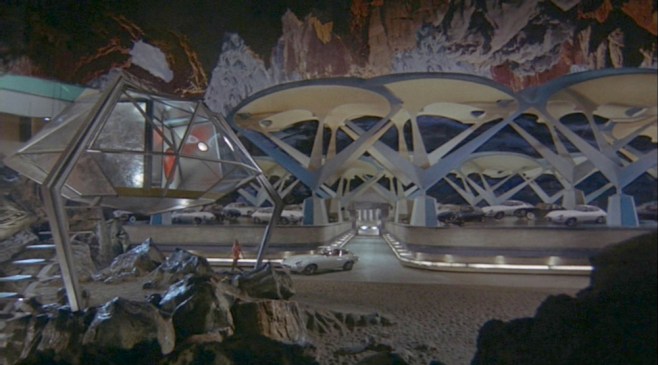 Diabolik-Danger-Diabolik-1968-film-mario-bava-background