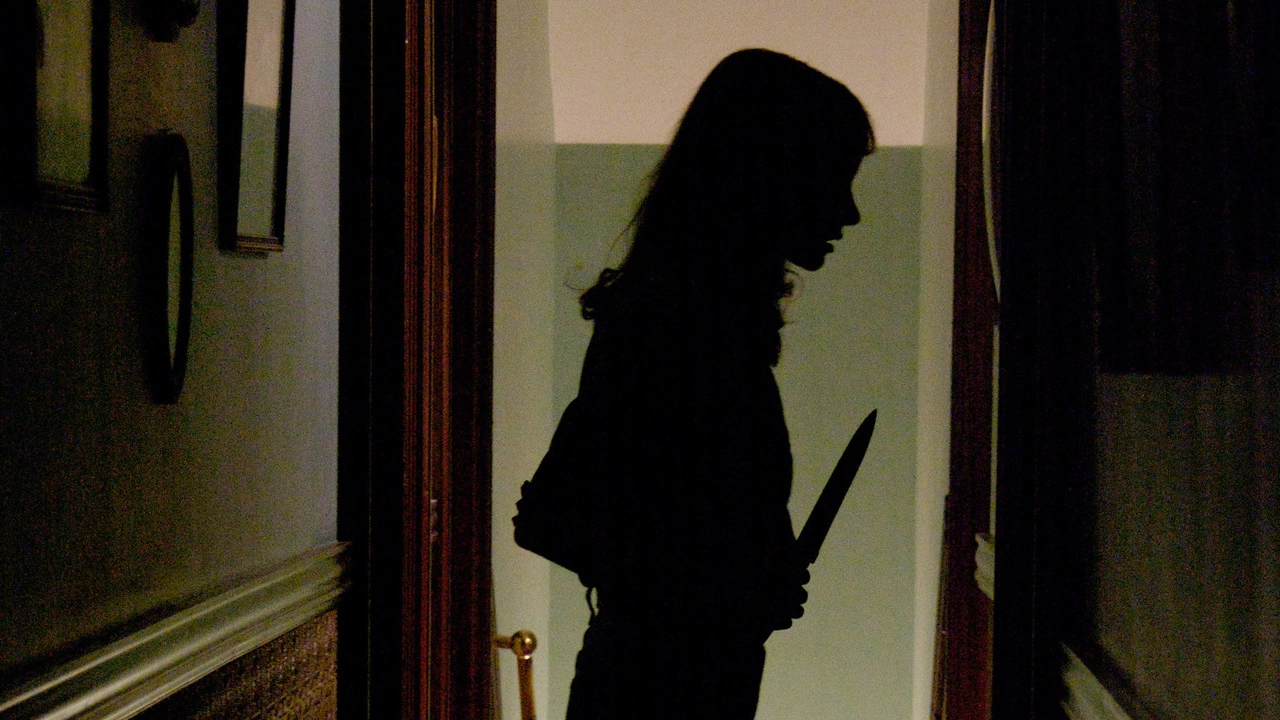 The-House-of-the-Devil-movie-film-2009-horror-samantha-jocelin-donahue-2