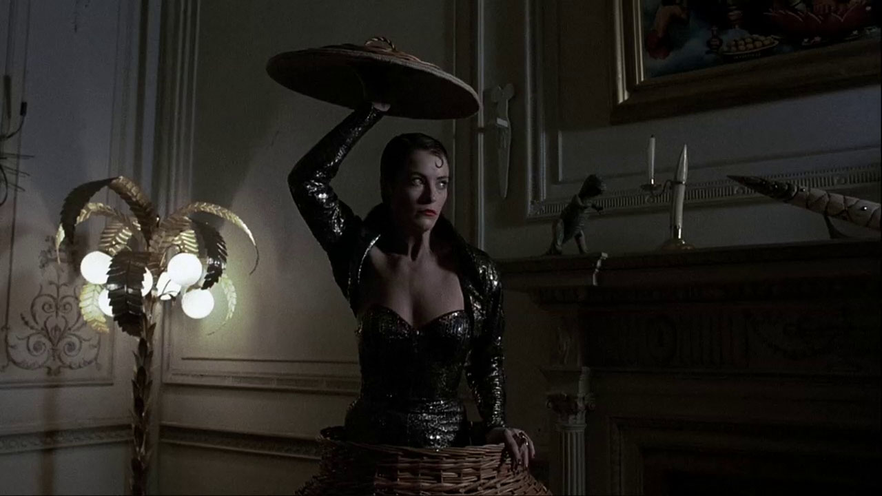 La-tana-del-serpente-bianco-the-lair-of-the-white-worm-film-movie-1988-horror-comedy-sylvia-marsh-amanda-donohoe