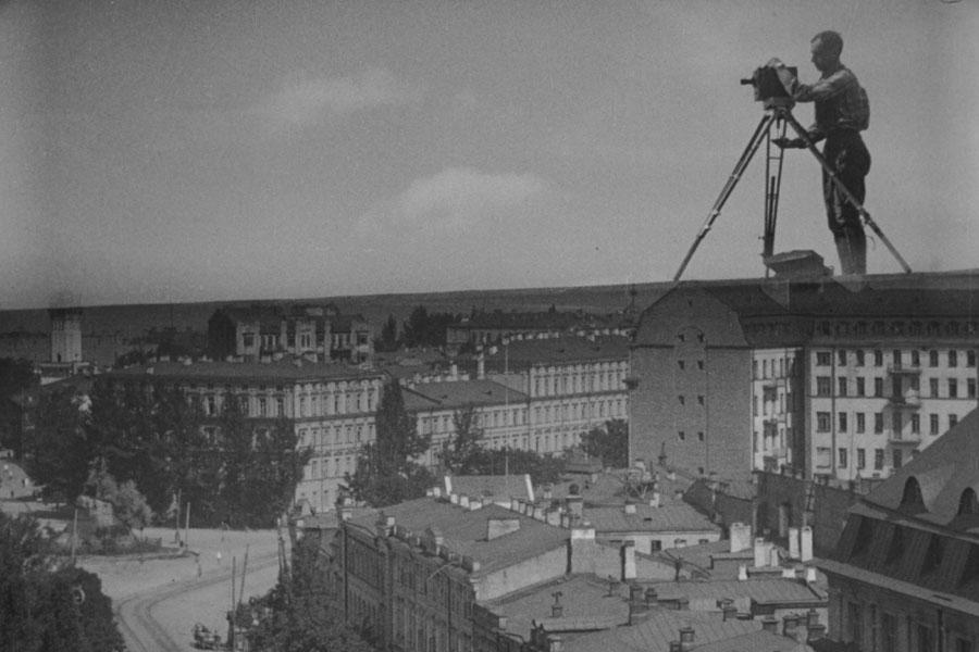 L'uomo-con-la-macchina-da-presa-Man-with-a-Movie-Camera-Человек-с-киноаппаратом-film-movie-1929-documentary-2