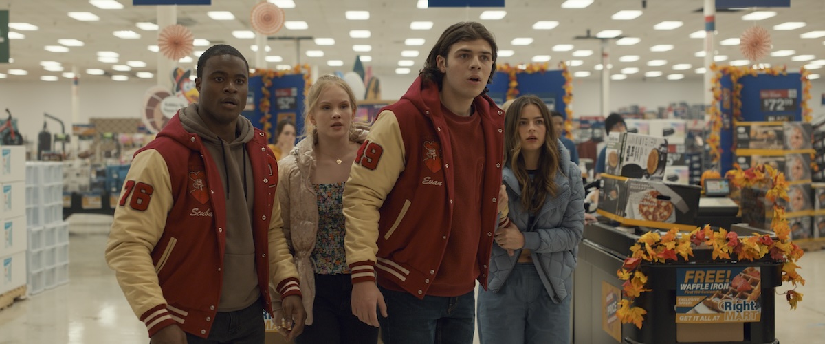 Thanksgiving-film-movie-2023-horror-thriller-jessica-neil-verlaque-addison-rae-gabriel-davenport-tomaso-sanelli-jenna-warren