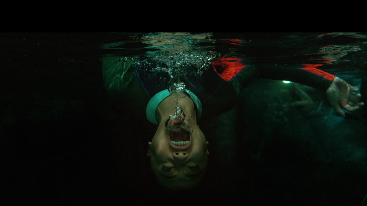 47-metri-uncaged-47-meters-down-uncaged-film-movie-2019-horror-sharks-alexa-brianne-tju