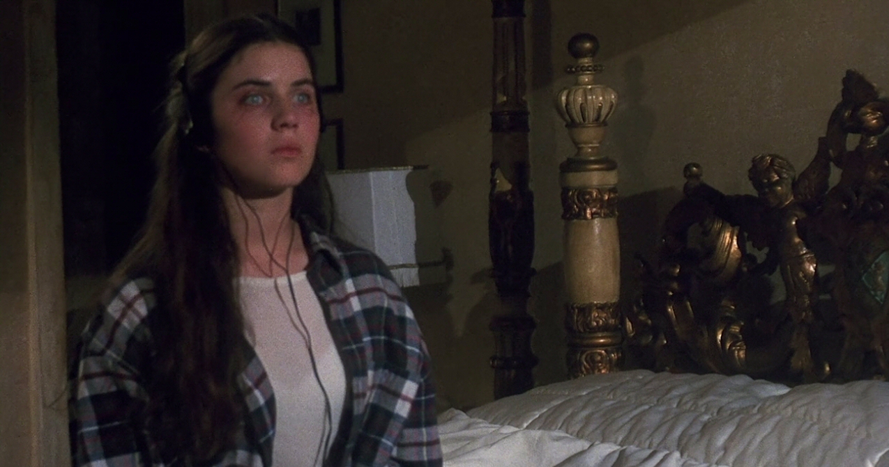 Castle-Freak-movie-horror-1995-horror-lovecraf-stuart-gordon-rebecca-reilly-jessica-dollarhide