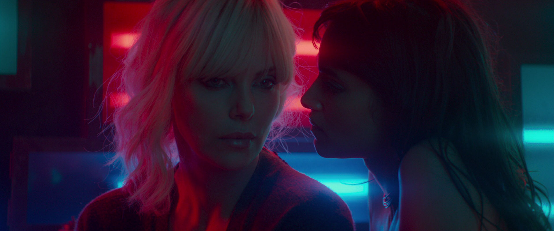 Atomica-Bionda-Atomic-Blonde-film-movie-2017-action-thriller-charlize-theron-lorraine-broughton-Delphine-Lasalle-sofia-boutella