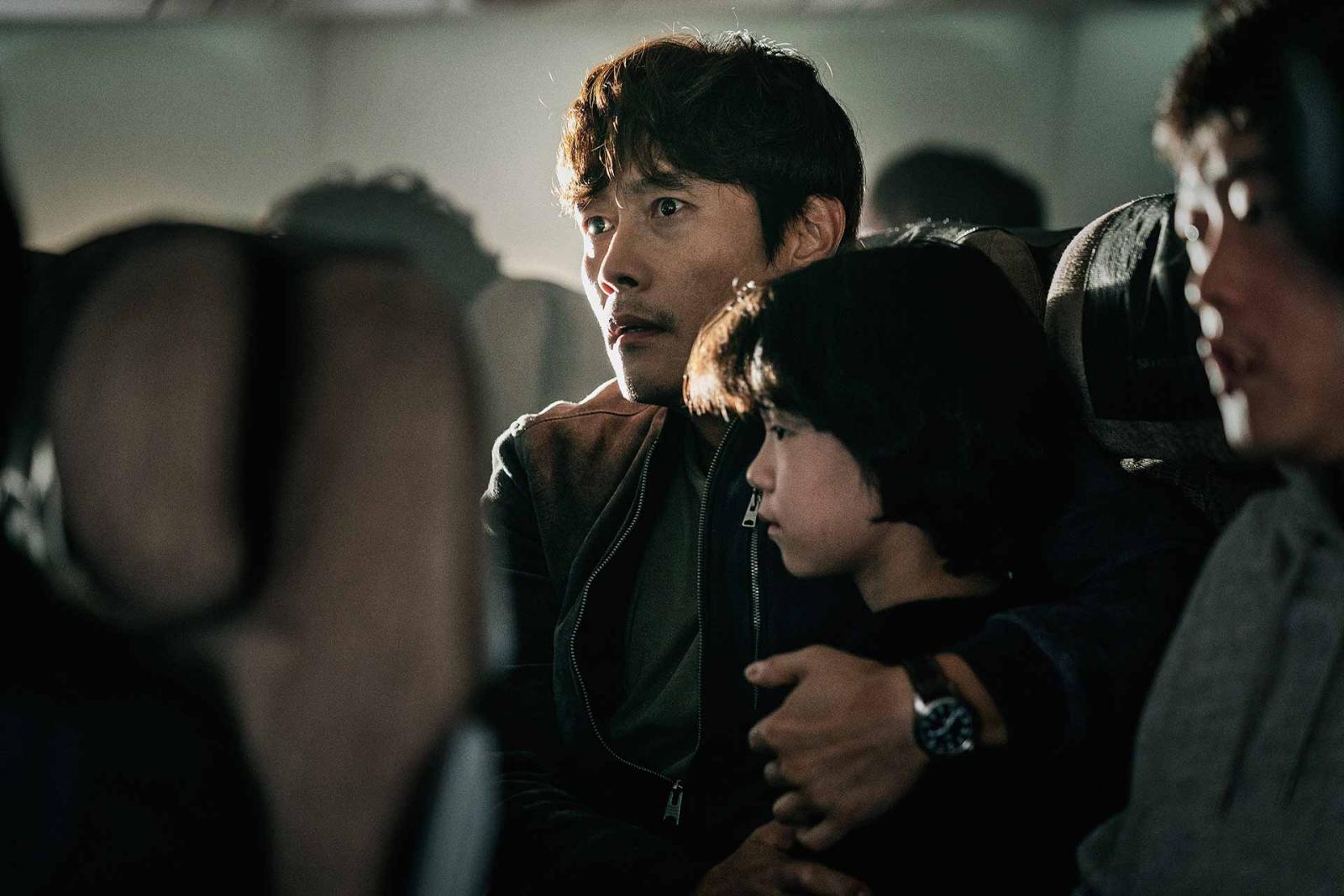 Emergency-Declaration-비상선언-非常宣言-movie-film-thriller-drama-action-Park-Jae-hyuk-Lee-Byung-hun-Soo-min-Kim-Bo-min