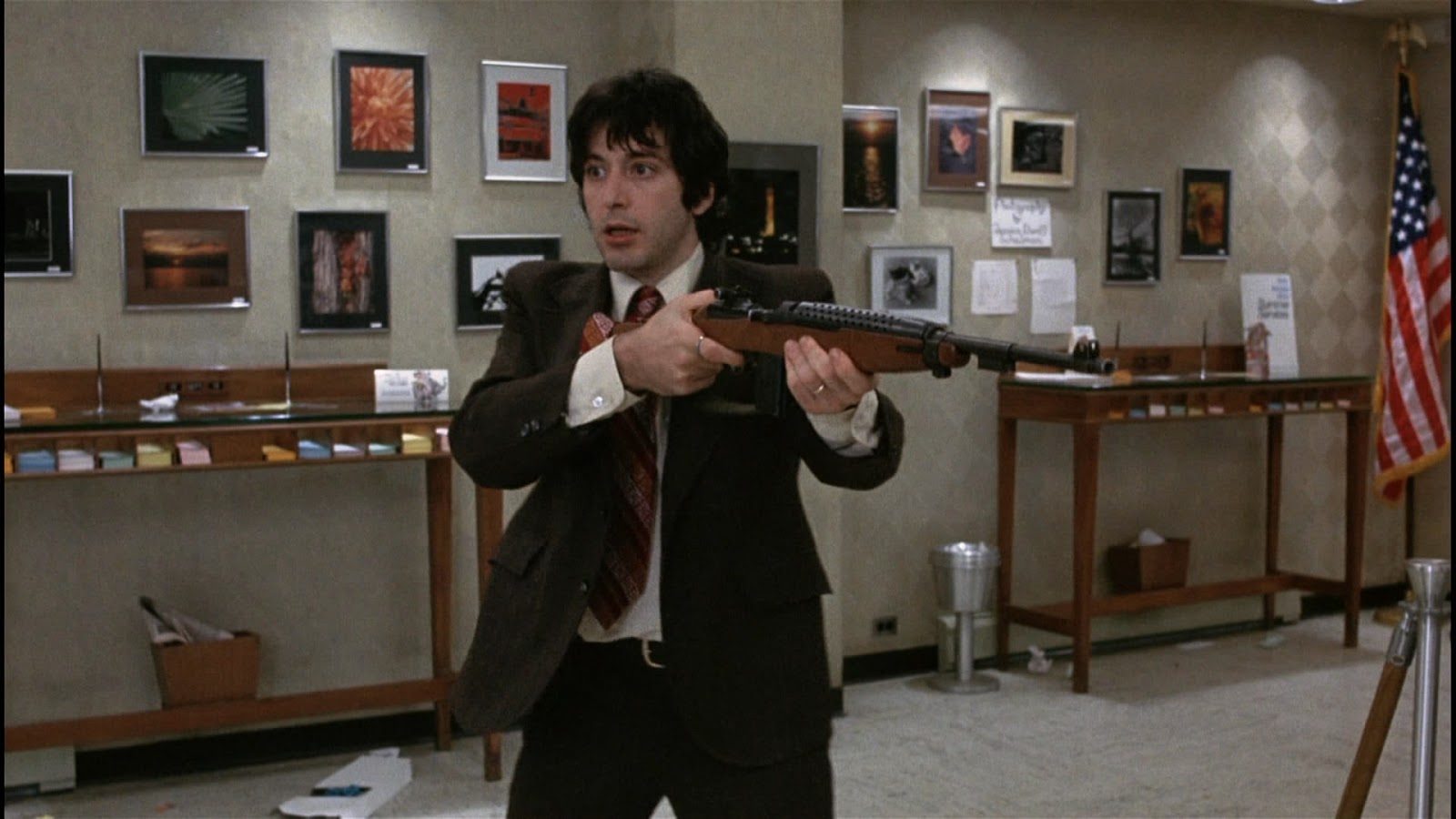 Quel-pomeriggio-di-un-giorno-da-cani-Dog-Day-Afternoon-movie-film-1975-noir-thriller-drama-sonny-wortzik-al-pacino-1