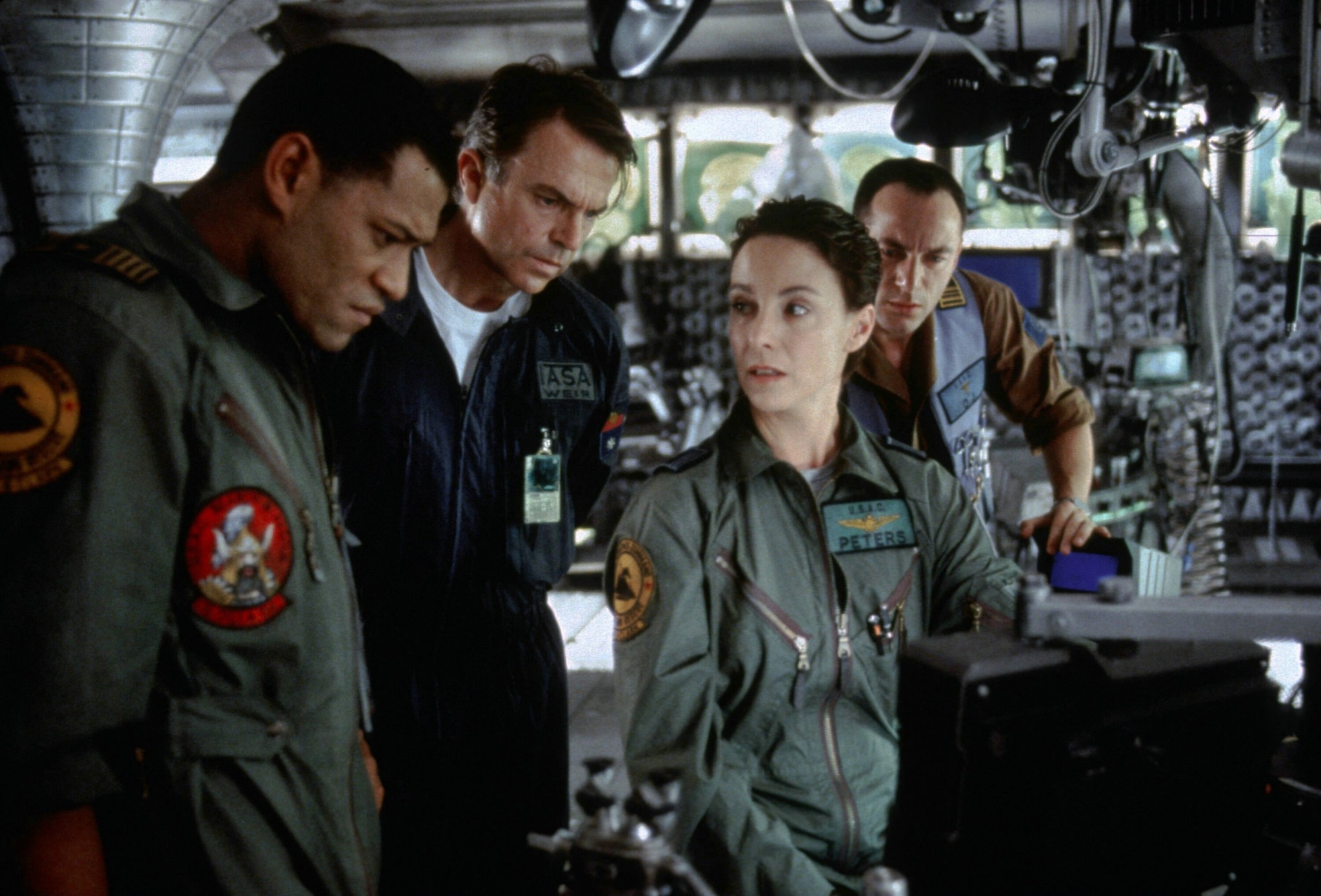 Punto-di-non-ritorno-Event-Horizon-film-movie-1997-sci-fi-horror-Paul-W-S-Anderson-sam-neill-lawrence-fishburne